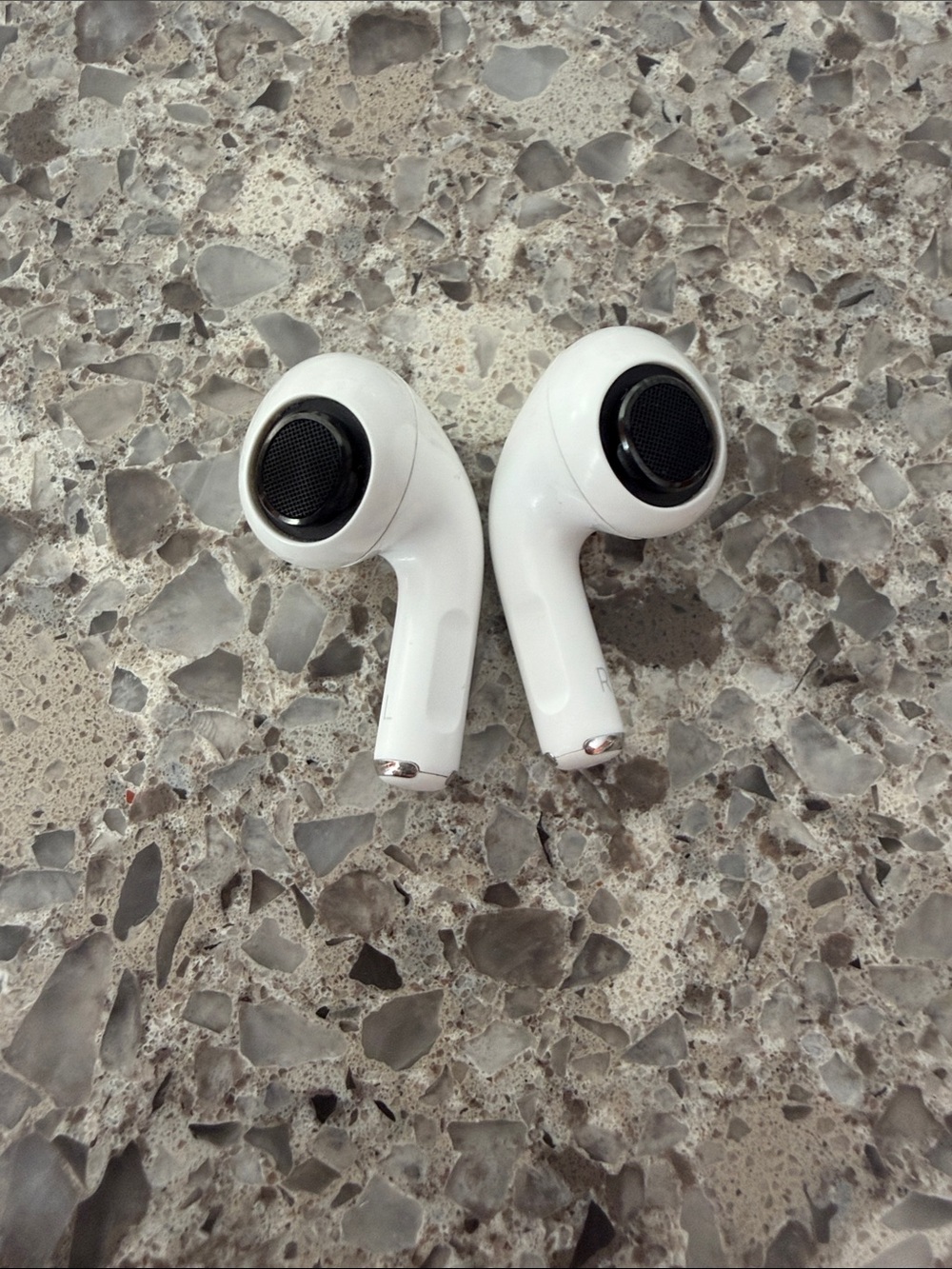 Apple AirPod Pros Gen 1 - Picture 6 of 12